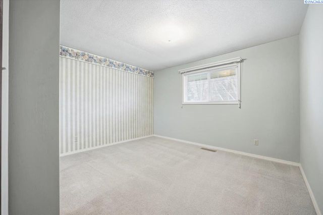 2620 W Klamath Ave, Kennewick, WA 99336