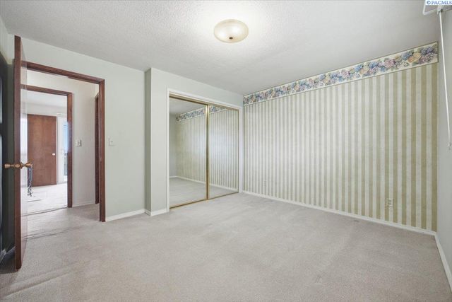 2620 W Klamath Ave, Kennewick, WA 99336