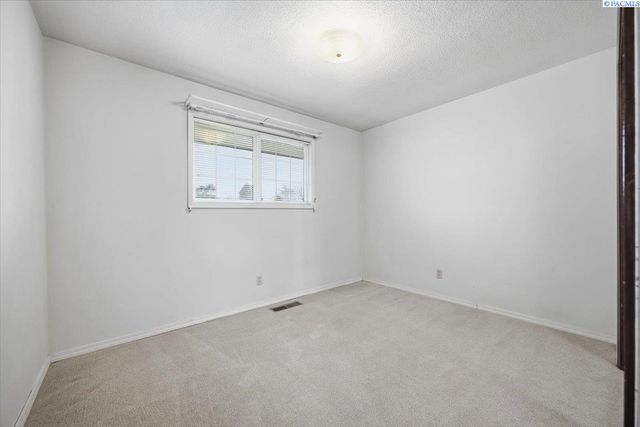 2620 W Klamath Ave, Kennewick, WA 99336