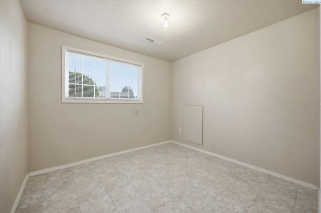 2620 W Klamath Ave, Kennewick, WA 99336