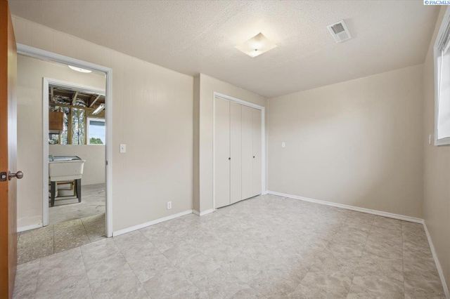 2620 W Klamath Ave, Kennewick, WA 99336