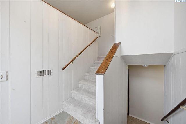 2620 W Klamath Ave, Kennewick, WA 99336