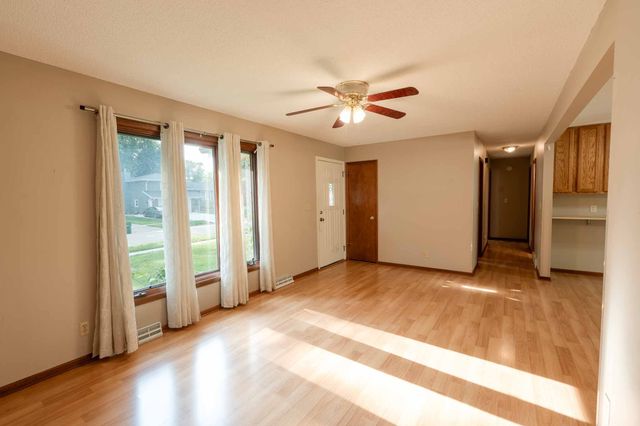 617 NW Beechwood Street, Ankeny, IA 50023