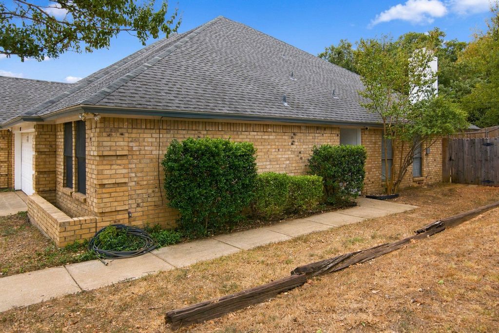 317 Moore Creek Road, Hurst, TX 76053 — photo 4