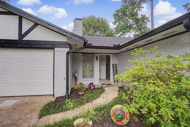 327 Fir Ridge Drive, Huffman, TX 77336