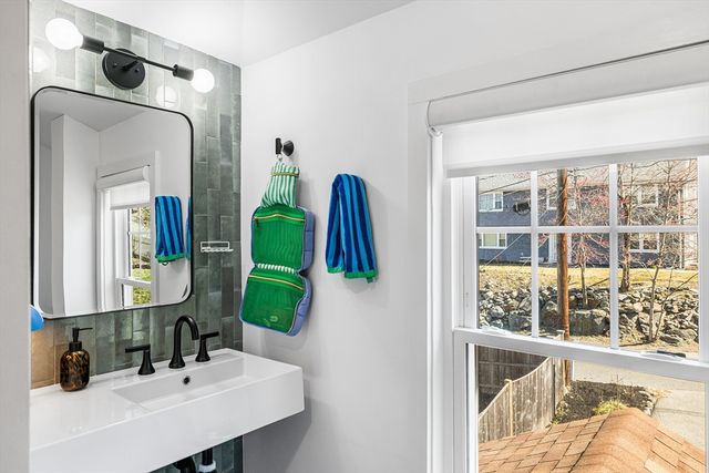 17 Vale Rd, Wakefield, MA 01880