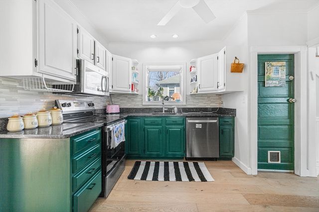 17 Vale Rd, Wakefield, MA 01880