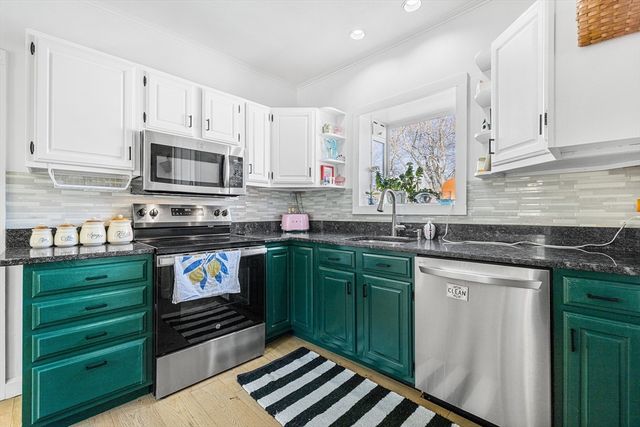 17 Vale Rd, Wakefield, MA 01880