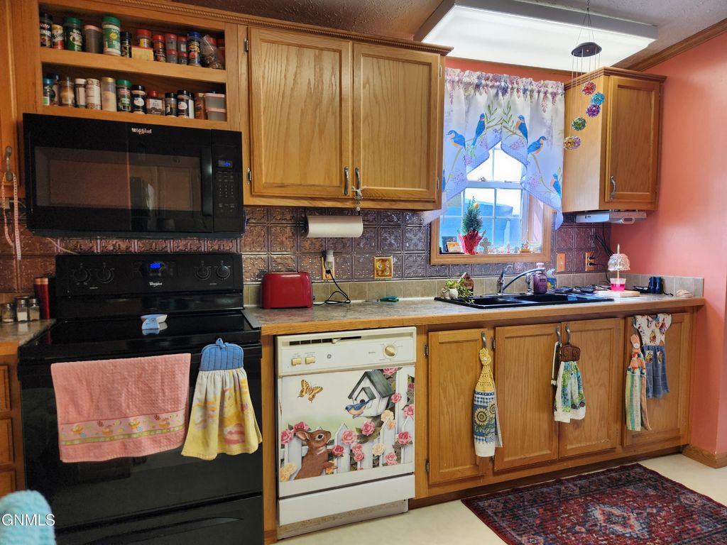 125 Maryland Street, Bismarck, ND 58504 photo 12