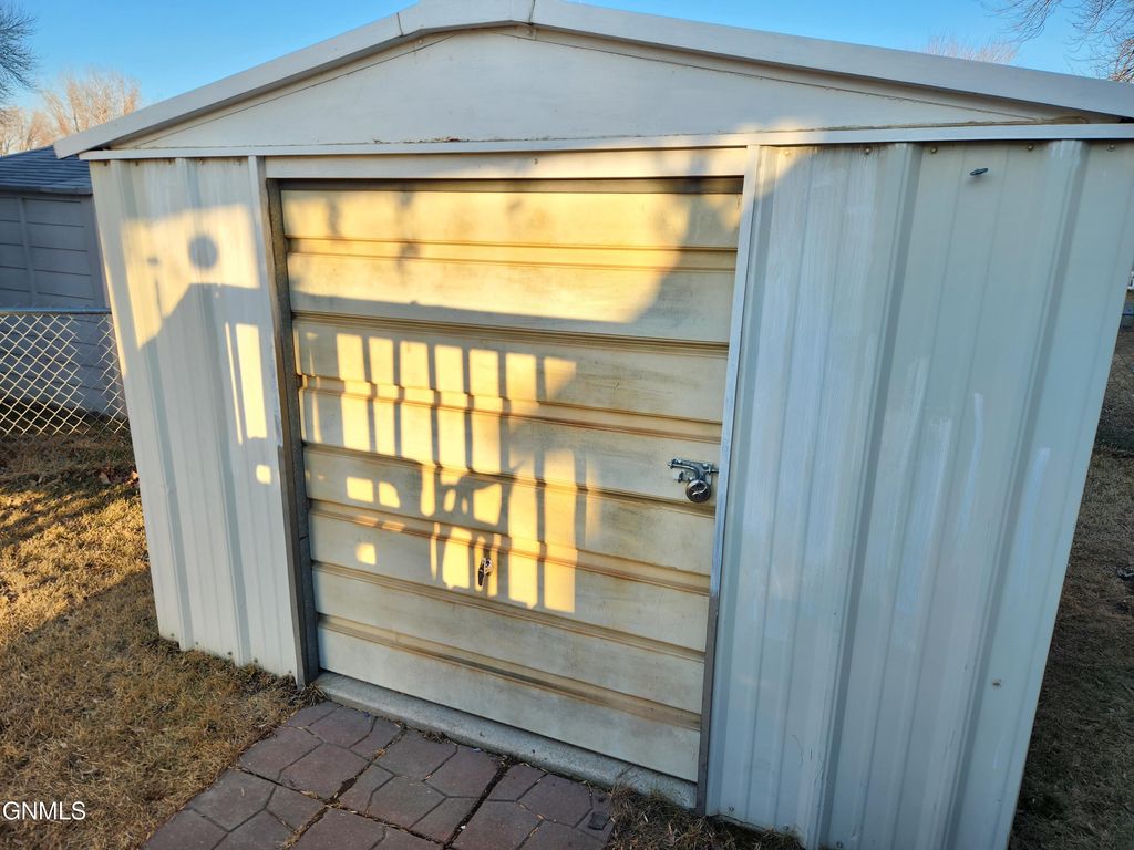 125 Maryland Street, Bismarck, ND 58504 photo 24