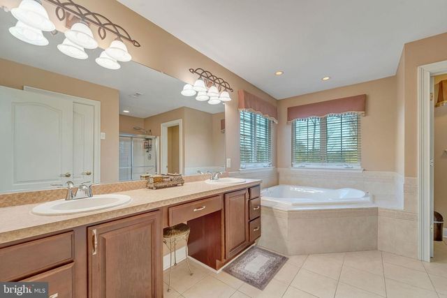 2 LANSBROOK CT, Sewell, NJ 08080