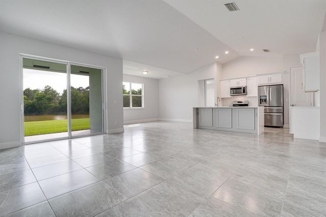 388 SW Vista Lake Drive, Port St. Lucie, FL 34983