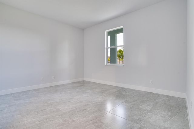 388 SW Vista Lake Drive, Port St. Lucie, FL 34983