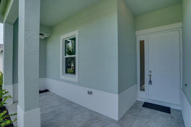 388 SW Vista Lake Drive, Port St. Lucie, FL 34983