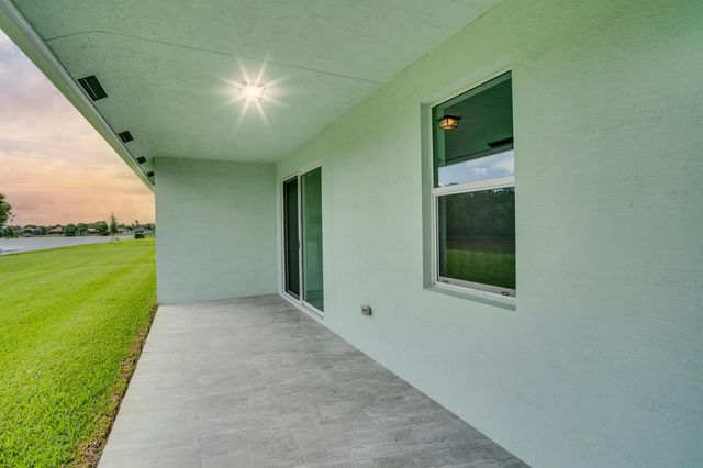 388 SW Vista Lake Drive, Port St. Lucie, FL 34983