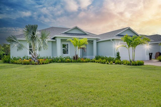 388 SW Vista Lake Drive, Port St. Lucie, FL 34983