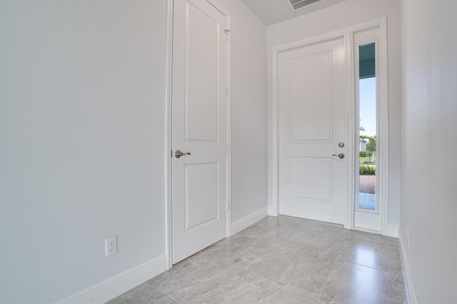 388 SW Vista Lake Drive, Port St. Lucie, FL 34983