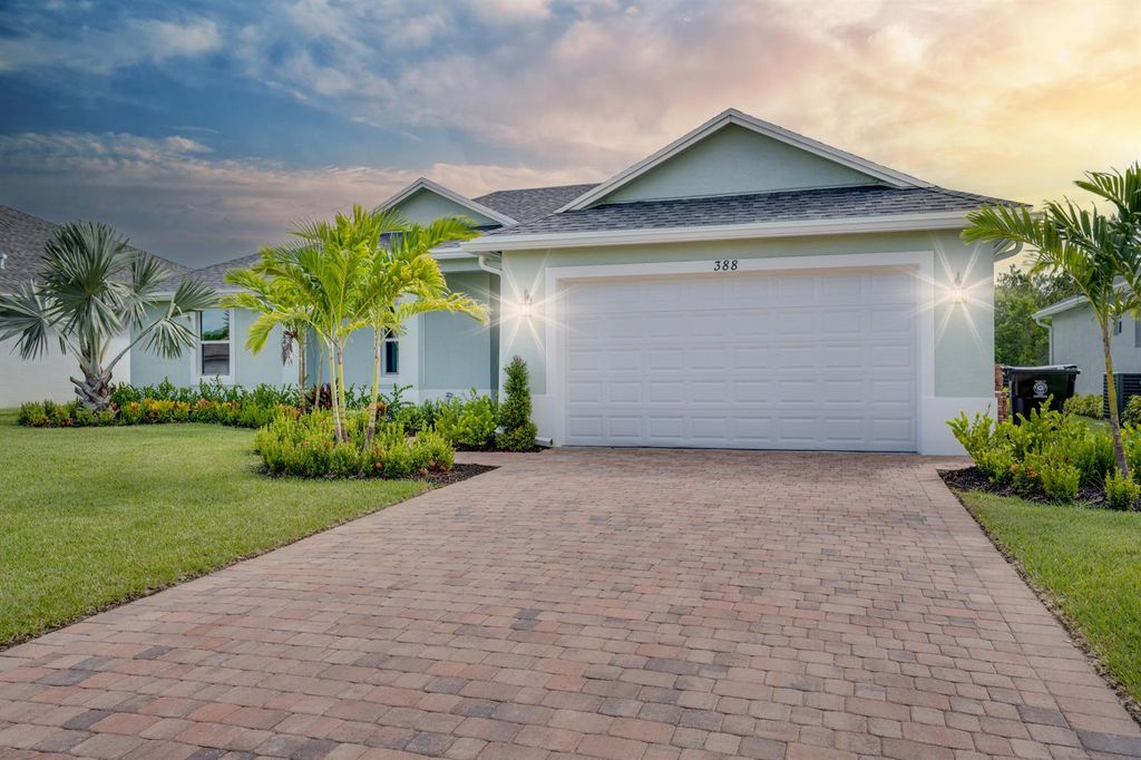388 SW Vista Lake Drive, Port St. Lucie, FL 34983