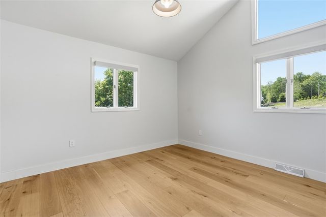 2420 Thomas Dr, Hampton, PA 15101