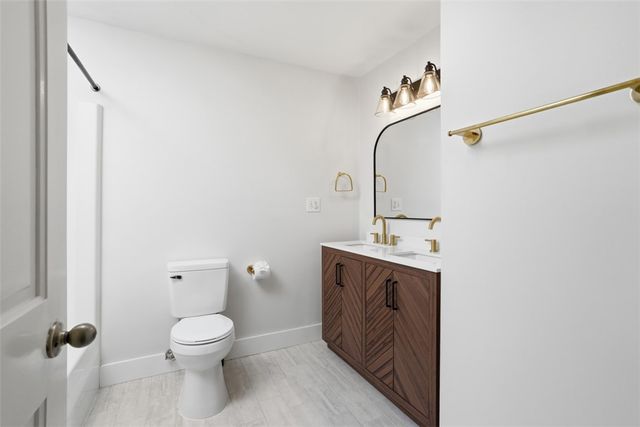 2420 Thomas Dr, Hampton, PA 15101