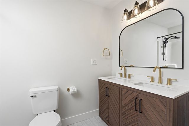2420 Thomas Dr, Hampton, PA 15101