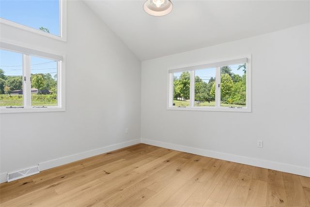 2420 Thomas Dr, Hampton, PA 15101