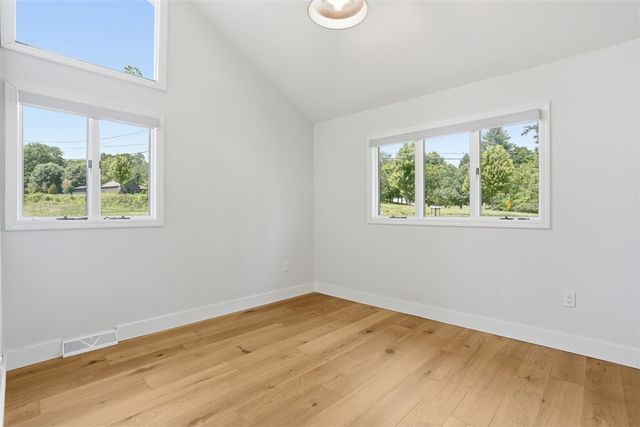 2420 Thomas Dr, Hampton, PA 15101