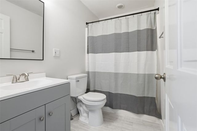 2420 Thomas Dr, Hampton, PA 15101