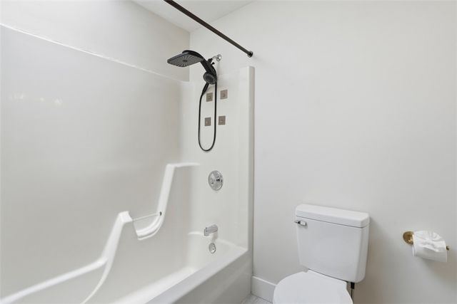 2420 Thomas Dr, Hampton, PA 15101