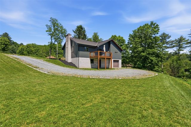 2420 Thomas Dr, Hampton, PA 15101