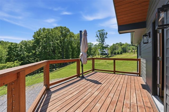 2420 Thomas Dr, Hampton, PA 15101