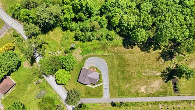 2420 Thomas Dr, Hampton, PA 15101