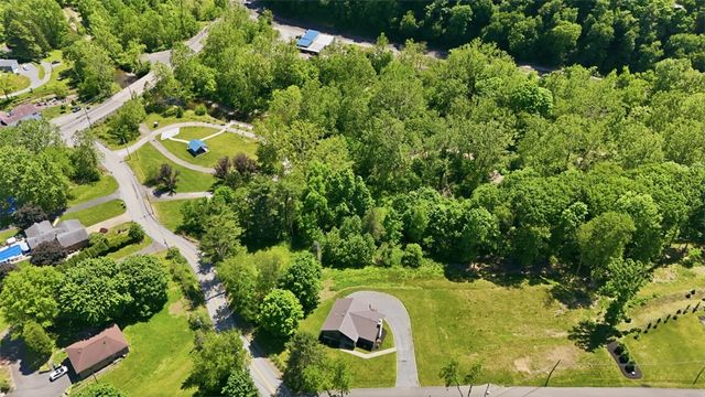 2420 Thomas Dr, Hampton, PA 15101