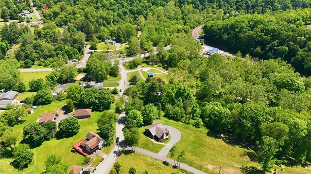 2420 Thomas Dr, Hampton, PA 15101