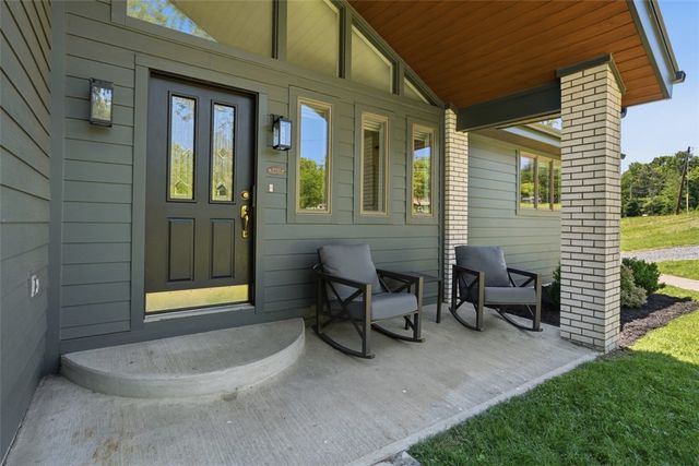 2420 Thomas Dr, Hampton, PA 15101