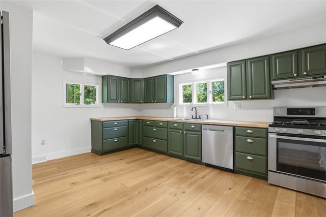 2420 Thomas Dr, Hampton, PA 15101