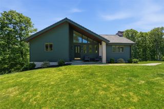 2420 Thomas Dr, Hampton, PA 15101