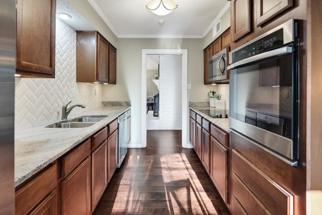 7619 BLACKBERRY FARM RD, Germantown, TN 38138