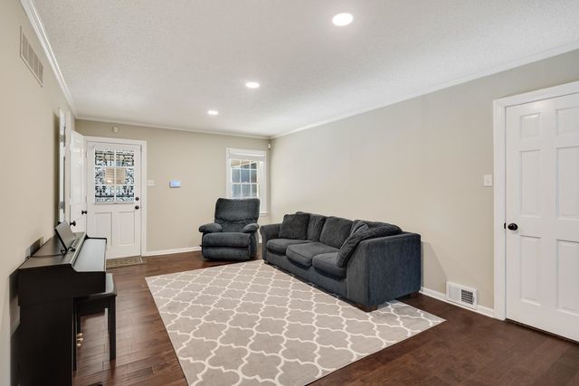 7619 BLACKBERRY FARM RD, Germantown, TN 38138