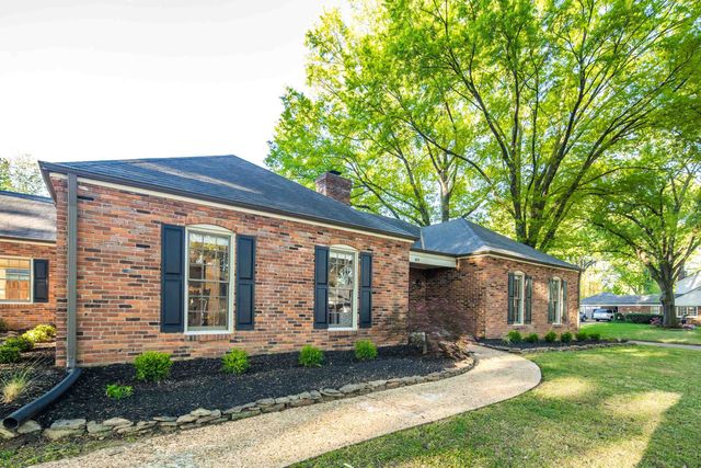 7619 BLACKBERRY FARM RD, Germantown, TN 38138