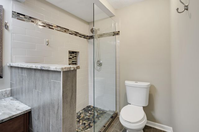 7619 BLACKBERRY FARM RD, Germantown, TN 38138