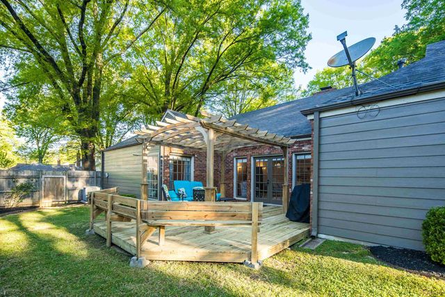 7619 BLACKBERRY FARM RD, Germantown, TN 38138