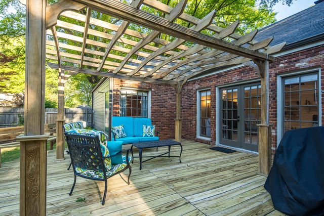 7619 BLACKBERRY FARM RD, Germantown, TN 38138