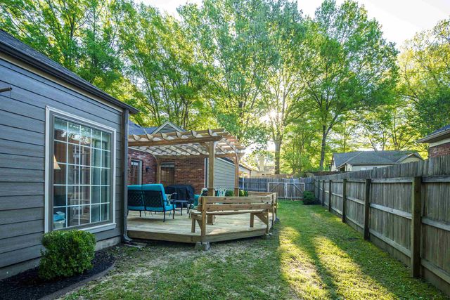 7619 BLACKBERRY FARM RD, Germantown, TN 38138