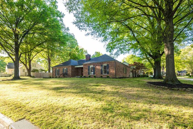 7619 BLACKBERRY FARM RD, Germantown, TN 38138