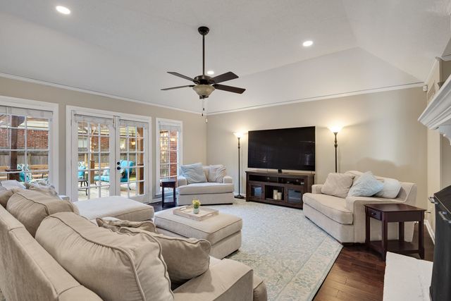 7619 BLACKBERRY FARM RD, Germantown, TN 38138