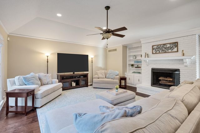 7619 BLACKBERRY FARM RD, Germantown, TN 38138