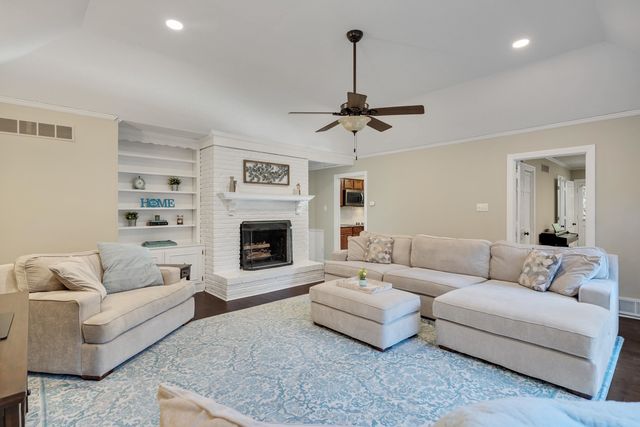 7619 BLACKBERRY FARM RD, Germantown, TN 38138