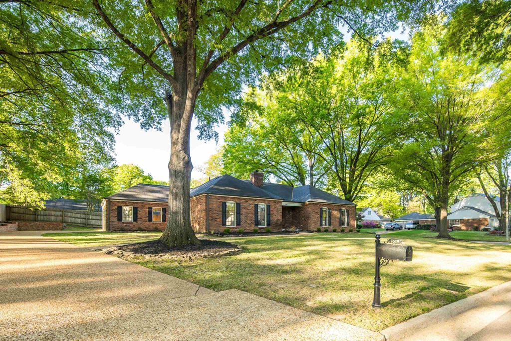 7619 BLACKBERRY FARM RD, Germantown, TN 38138