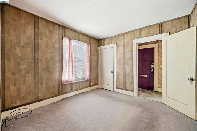 10737 Pearmain St, Oakland, CA 94603